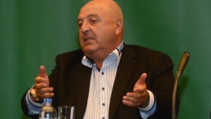 Чичо Венци за съдиите: Славия е стадо без кучета