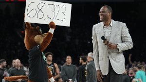 Рекорд! Над 68 000 гледаха на живо мач от НБА