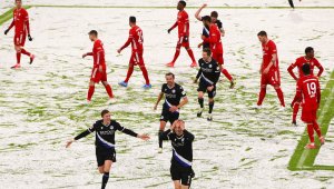 Гръм от Мюнхен! Слабак подхлъзна Байерн в снега