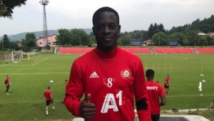 В Англия се изсмяха на спекулациите, че Джеси отива във Висшата лига