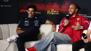 Сайнц разбрал от приятел, че Ферари го сменя с Хамилтън