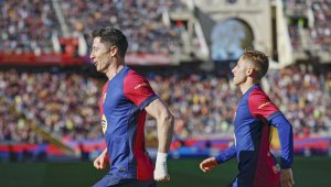 Барса прегази Жирона и лети към титлата