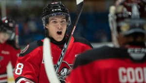 Канадци хвалят млад български хокеист 