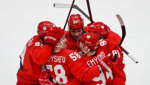 Русия започна успешно защитата на титлата си