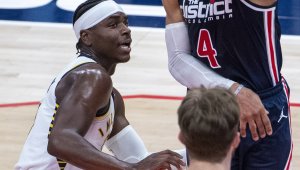 Уестбрук продължава да твори история