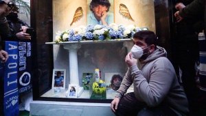 Разследват трима за кончината на Диего Марадона