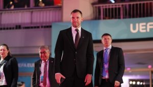 Украйна дава нов договор на Шевченко