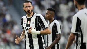 Бонучи и Боатенг изпревариха Рамос за защитник №1 в света