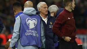 Заради травмата на Мбапе: Дешан защити щаба си