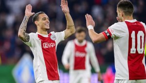 Юнайтед се нареди до Сити и Ливърпул за звезда на Аякс