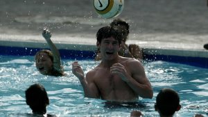 По дяволите, Меси още е тук!