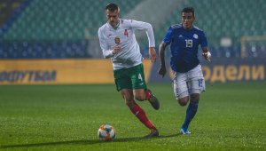 Моделка се обясни в любов на национал + СНИМКИ