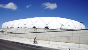 Сигнал за бомба на стадиона за Англия - Италия