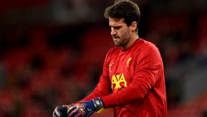 Ливърпул чака Алисон преди края на годината