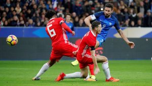 Жиру притесни Венгер и Арсенал, под въпрос е за Тотнъм