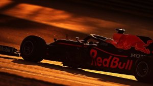 Ред Бул стресна Хамилтън след силните тестове