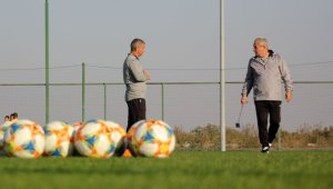 Всички искат Ферарио да остане начело на Ботев