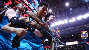 Чудо в НБА! Шарлът бие с кош от над 14 метра