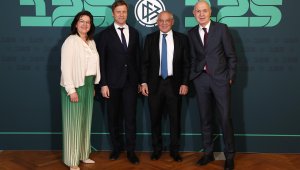 Още една легенда оплю световното клубно: Алчност за пари!