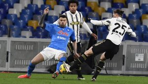 Сити и Барса искат халф на Юве