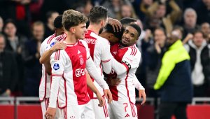 Аякс се събуди от комата! Отборът спечели дербито за оцеляване