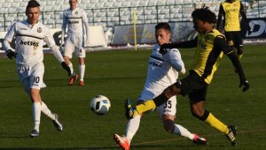 Славия оскуба "канарчетата" и се измъкна от тинята + ВИДЕО