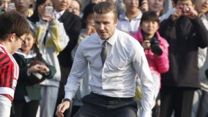 Отхвърленият син на Бекъм прави секс на яхта + СНИМКИ