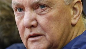 Решено! Ван Гаал остава в Юнайтед