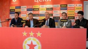 ЦСКА иска отлагане на плащането към Манджуков и Инджов