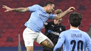 Сити обязди "жребчетата" и галопира към 1/4-финалите