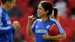 Съдията два пъти извикал Ева Карнейро, за да помогне на Азар