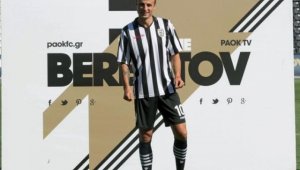 Фен се ожени с фланелка на Бербатов + ВИДЕО