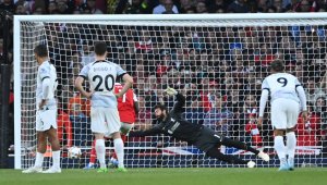 Това не беше никаква дузпа, беснее Ван Дайк