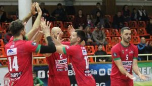 Нефтохимик привлече руснак