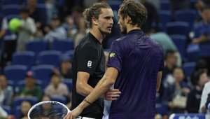 Медведев елиминира Александър Зверев в Пекин