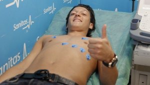 "Найки" представи Йозил като 62-годишен чичко + ВИДЕО