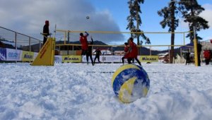 България с историческа победа на Европейското по снежен волейбол