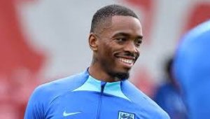 Англичаните с тайна контрола, нападател пак с хеттрик