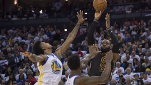 Голдън Стейт надви Кливланд в сблъсъка на гигантите