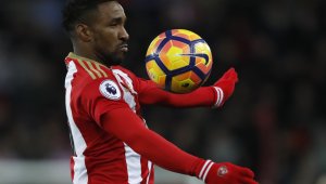 Чуковете удвоиха офертата за Дефо