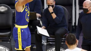 Стеф Къри наказа и Орландо с 10 тройки