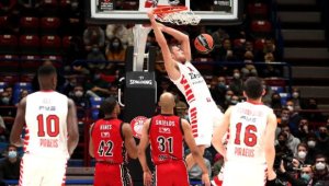 Везенков и Олимпиакос окупираха върха в Гърция