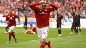 Байерн е в тежък нокдаун! И Майнц наби баварците