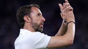 Англия за трети път печели група само с 2 вкарани гола