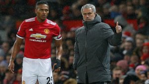 Валенсия търка скамейката, но е в добри отношения с Моуриньо