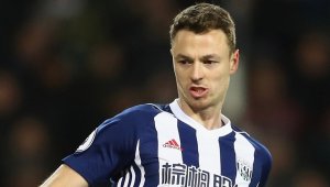 Лестър уреди Джони Еванс