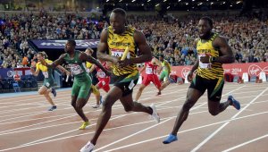 Болт изведе ямайската щафета до успех в Шотландия