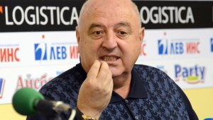 Чичо Венци: Гонзо и Тонев скочиха на съдията в тунела