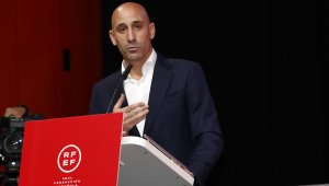 Заради скандала с целувката: ФИФА спря правята на Луис Рубиалес