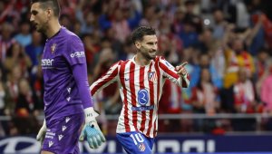 „Дюшекчиите“ се измъчиха, но подгониха лидерите в Ла Лига